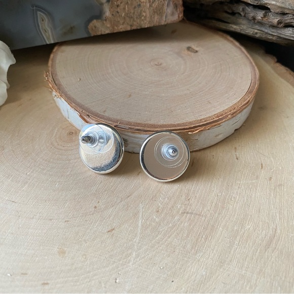 Vintage- Silver tone and faux Pearl Button Style Stud Earrings - Picture 6 of 7